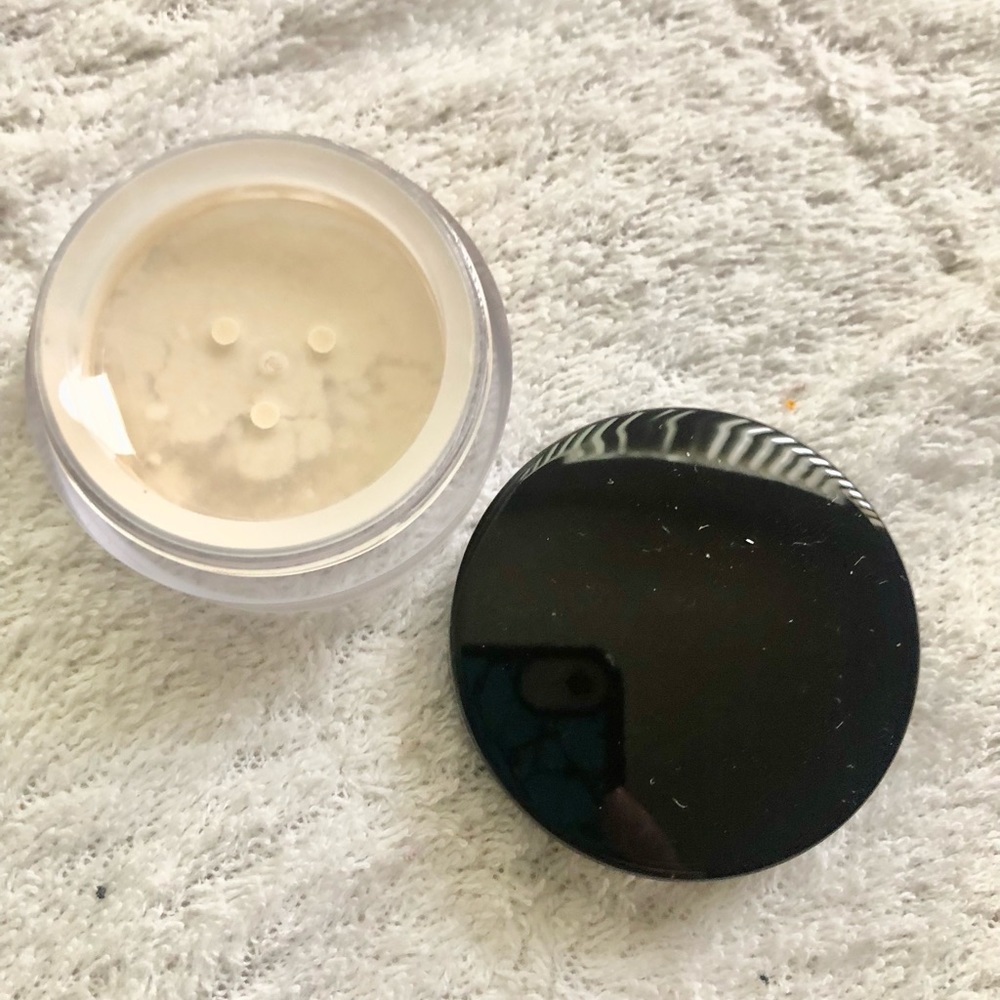 Laura Mercier translucent setting powder mini size - Picture 3 of 3